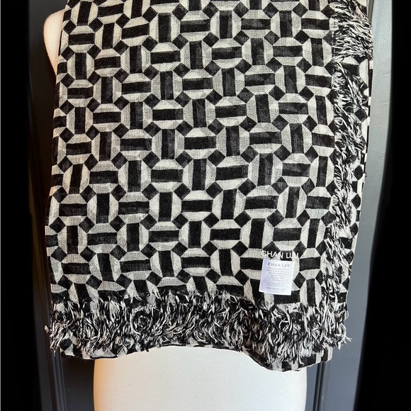 New Auth Chan Luu Harissa Tile Cashmere Silk Scarf Color: Black - Picture 3 of 4